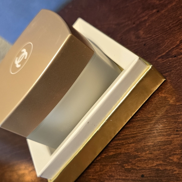 SUBLIMAGE LA CRÈME LUMIÈREUltimate Regeneration & Brightening Cream 1.7 oz. - Picture 4 of 9